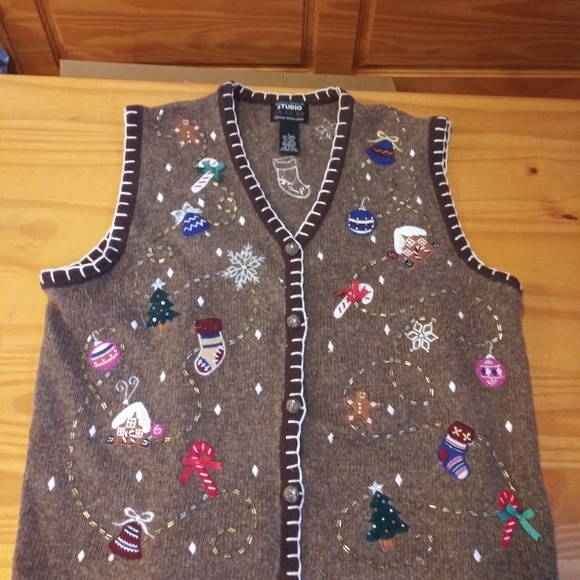 Christmas vest - Picture 1 of 3